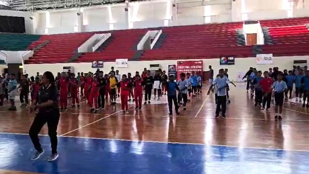 Suasana kegiatan Basketball for Good di Kota Timika Papua.
