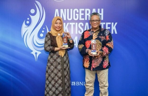 Wakil Rektor II Bidang Hukum, Ketatalaksanaan, Keuangan, Sumber Daya, dan Usaha, Bachtiar Syaiful Bachri, dan Dekan Fisipol, Wiwik Sri Utami. Wakil Rektor II Unesa mengatakan, capaian ini menjadi motivasi untuk mempertahankan bahkan meningkatkan capaian ke depan.