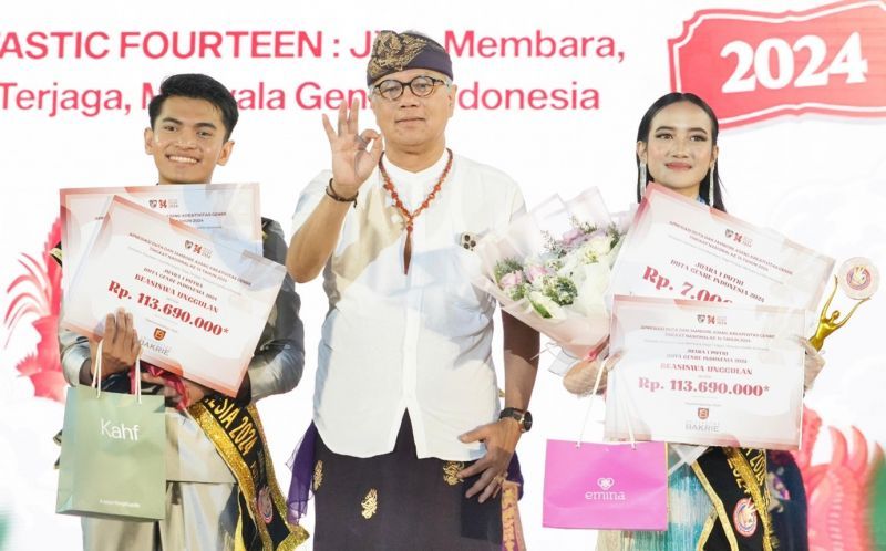 Tesalonika Kusumawardani menerima penghargaan dan apresiasi atas prestasinya dalam ajang Duta GenRe Indonesia 2024.