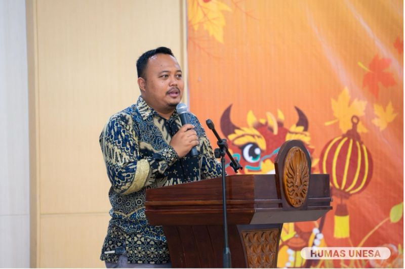 Direktur CI UNESA menekankan pentingnya agenda Festival Mandarin tersebut sebagai sarana penguatan kompetensi bahasa asing bagi pelajar dan mahasiswa sebagai bekal studi atau karir ke depan.