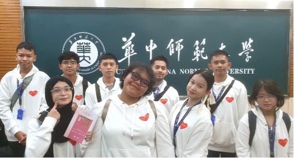 Siswa Labschool Unesa mengikuti berbagai kegiatan belajar dan eksplorasi budaya di Wuhan dan Beijing.