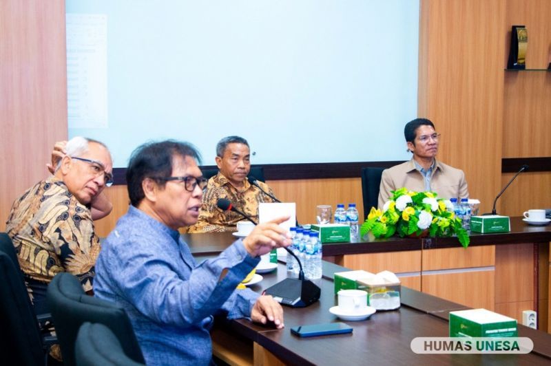 Pertemuan ini juga terkait penyusunan peta jalan pendidikan inklusif yang melibatkan pakar UNESA sebagai tim pengarah dan ketua.
