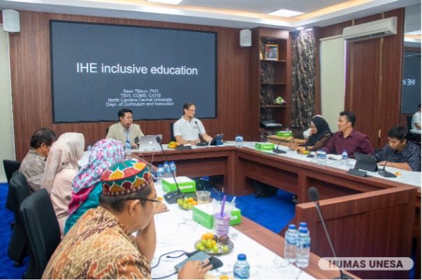 Workshop ini diinisiasi sebagai penguatan untuk mengawali penyusunan pedoman layanan disabilitas intelektual di pendidikan tinggi.